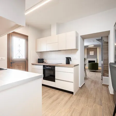 Latour Inspired By Elegance *