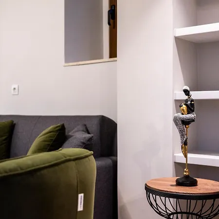 Villa Latour Inspired By Elegance *