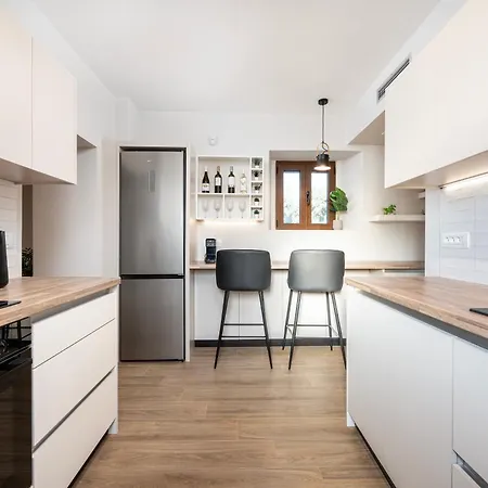 Latour Inspired By Elegance Kos Town