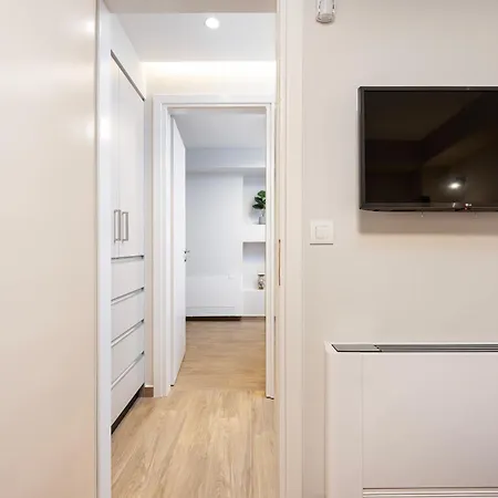 Latour Inspired By Elegance Kos Town