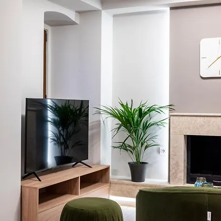 Latour Inspired By Elegance Kos Town