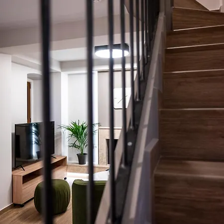 Villa Latour Inspired By Elegance *