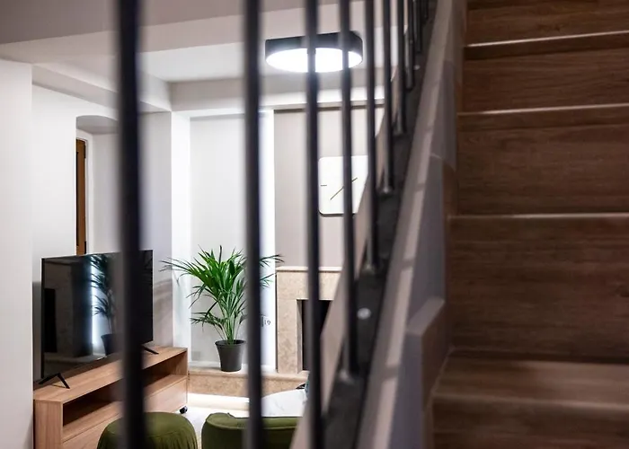 Villa Latour Inspired By Elegance *