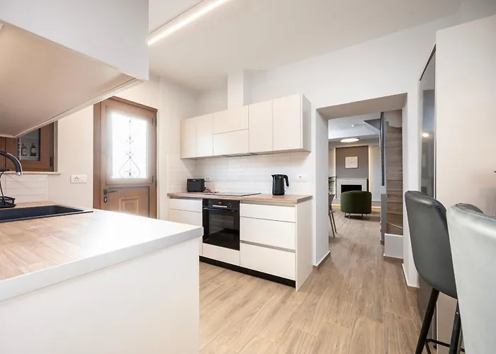 Latour Inspired By Elegance *